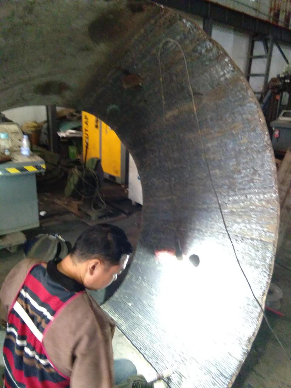 碳化鉻耐磨鋼板的失效形式及分析 碳化鉻耐磨鋼板的失效形式及分析